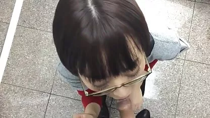 Une belle dame âgée donne une pipe en toute amateur film x confiance