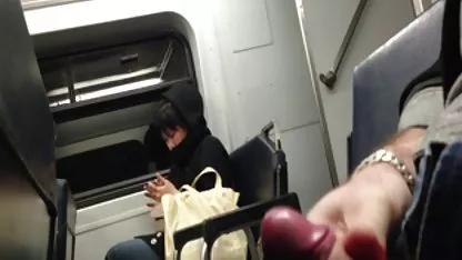 Un jeune homme est réticent à regarder quelqu'un film x gratuit francais amateur d'autre baiser sa nana