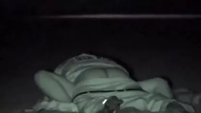 Deux copines video x amateur a la plage ont soif d'un mec