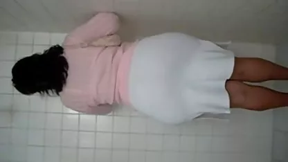 Grosse fille secoue son black amateur x cul devant son petit ami