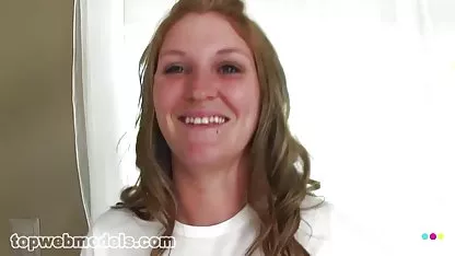 Sexy babe son amant lui lie les mains et coule de la extrait x amateur gratuit cire sur son corps