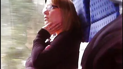 Ayant décidé de rouler sur video x amateur streaming une grande roue, une beauté se caresse la chatte