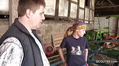 Slender Daria a donné une fellation à un gars et video x streaming amateur s'est donnée à lui