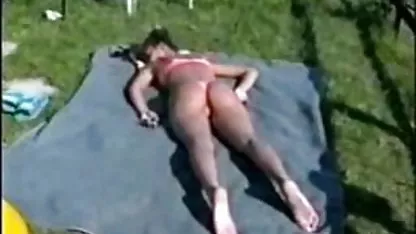 Un homme baise une femme blanche et une femme noire extrait x amateur dans diverses poses