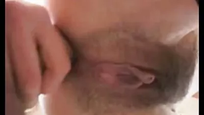 Une femme extrait x amateur noire de 18 ans s'accroche à un homme respectable