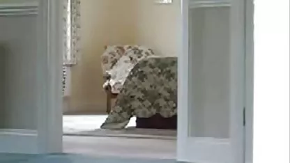 L'homme planté dans le cul maigre roux en talons film x amateur trio