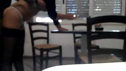 Un film x mature allemand call-boy lèche un bonnet sur une jolie blonde