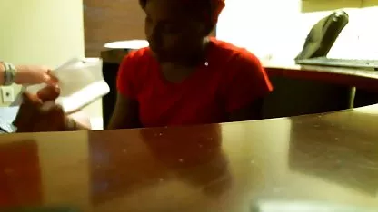 Mec grogne jolie blonde à la première personne extrait film x amateur gratuit