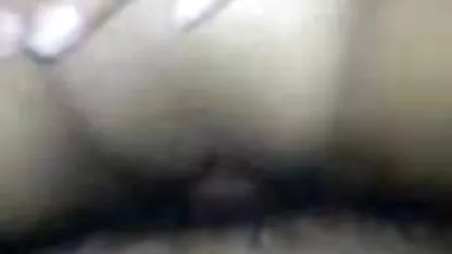Des film x amateur cougar lesbiennes vietnamiennes lèchent une chatte humide dans un restaurant local