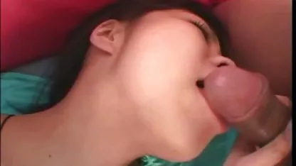 Charmante Cassandra caresse sa chatte rasée avec voir film x amateur vibrateur