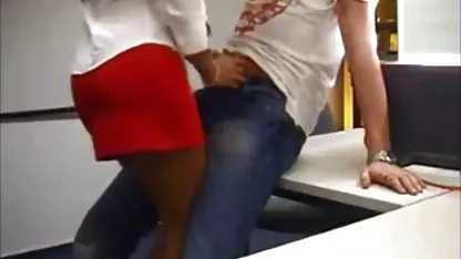 La bombasse insatiable a amené film de sexe amateur gratuit la baiseuse à l'orgasme avec sa bouche
