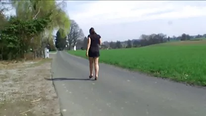 Deux copines de grand-mère sucent un extrait x amateur gratuit homme noir et son ami blanc