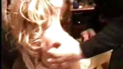 Un homme noir fait frire une fille à la video x amateur voyeur peau sombre dans diverses poses