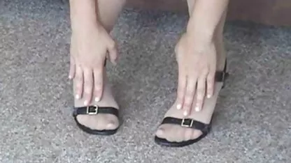 Femme asiatique passionnée extrait film x amateur avec des queues de cheval en manque avec du poivre tatoué