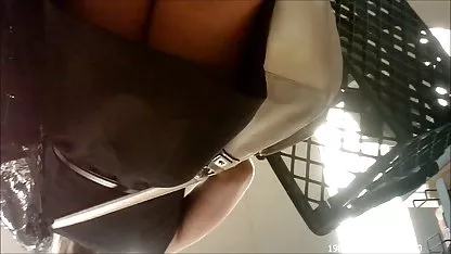 Les gros mamelons extrait video x amateur de Black ont ​​volé