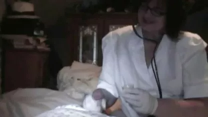 Jeune libertine endormie commence film x amateur streaming la matinée avec une masturbation active inoubliable