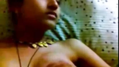 Fille aux gros seins caresse amateur x movies la chatte devant la webcam