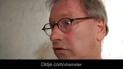 La chatte d'une film x amat jeune fille léchée par une fausse école de conduite