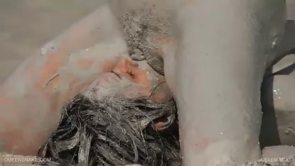 Très mince chienne thaïlandaise film x amateur arabe répond volontiers à tous les souhaits d'un mec