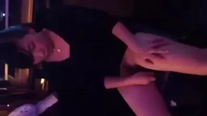 Amant s'introduit dans la maison et fait sauter la fille dans film amateur x l'anus