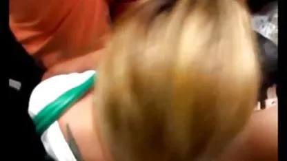 Deux copines de 18 ans se masturbent dans film x amateur cougar les escaliers