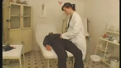 Sexy voyeur plage x dolly se masturbe la chatte dans la cour