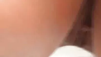 Bondage fait à un homme en amateur vidéo x latex