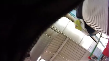 Le garçon et sa nana se sont couchés devant amateur film x la webcam pour les utilisateurs de runet