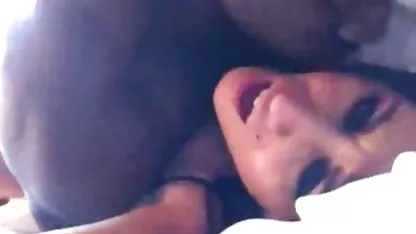 Juicy Bobby écarta les fesses et black amateur x les fesses pilonnées