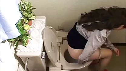 Une fille potelée aux gros seins se masturbe avec passion extrait film x amateur gratuit
