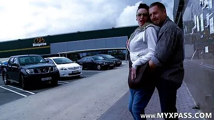La fille écarta les cuisses et la montra moelleuse film x amateur hard