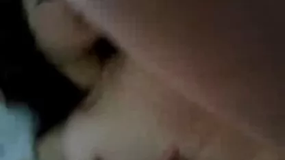 Une femme excitée enlève sa belle culotte et baise son vagin avec film francais amateur x ses doigts