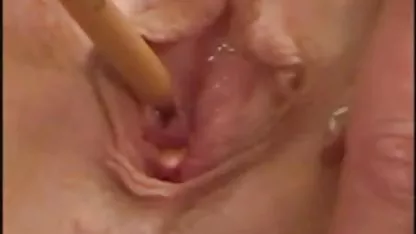 Sophie a poussé une bande de culotte sexy et s'est extrait x amateur laissée peep