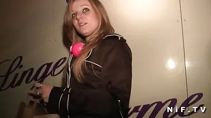 Homme d'âge mûr a doucement touché une jeune video amateur x gratuit chienne pour seins