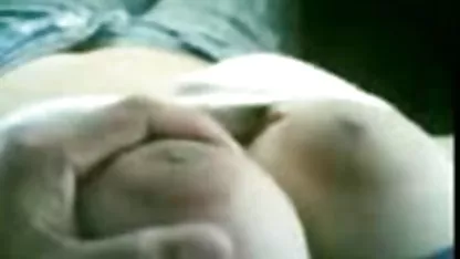 La brune était très excitée de voir film x amateur ses caresses