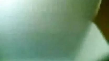Un étudiant à la table apprécie un membre de son film x amateur africain professeur