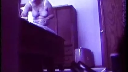 Deux femmes mûres mâchent un mec dans un x amateur voyeur masque de fer