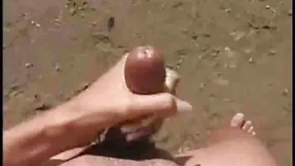 Brunette s'est donnée à un trou anal pour un homme adulte voyeur x amateur