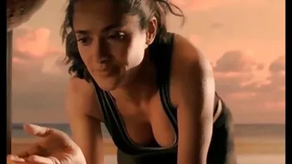 Molodukha a pris extrait de video x amateur une bite dans sa bouche et l'a sucé délicieusement