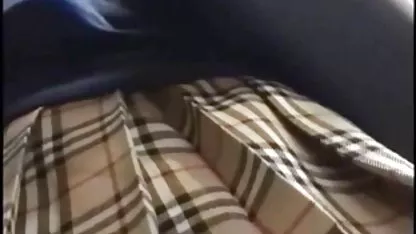 Jessica gémit d'un gros gode film amateur de x dans une chatte serrée