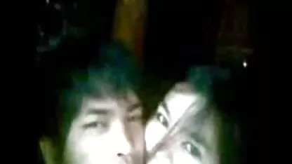 Khokhlushka jouit violemment du plaisir sexuel avec un vibromasseur film amateur de x